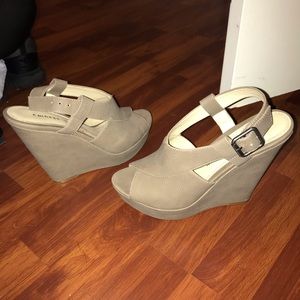 Tanned/brown wedges